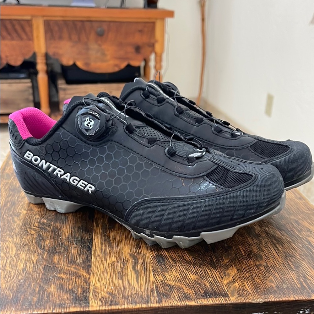 Bontrager Black Cycling Shoes EUC